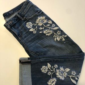 Embroidered Cropped Simply Vera Jeans - size 4